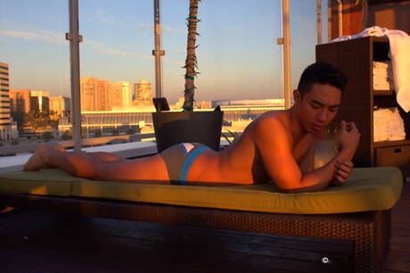 Peter Fever: Oriental superstud Jp shows a perfect body