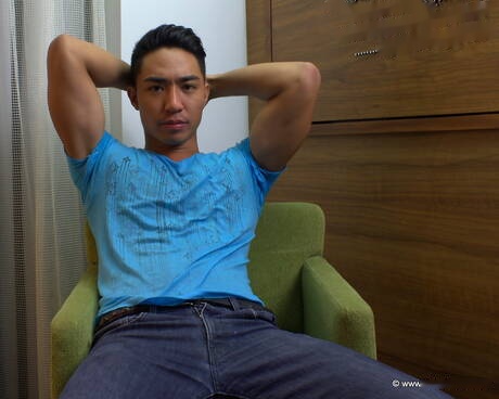 Asian well-built Jp shows a beautiful body