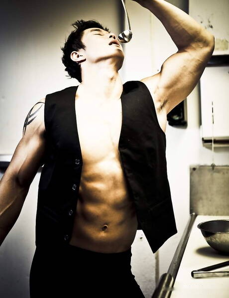 Asian bull Peter Le jack off his dick