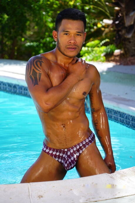 Asian bull Trevor Northman get naked and showing his ass at pool