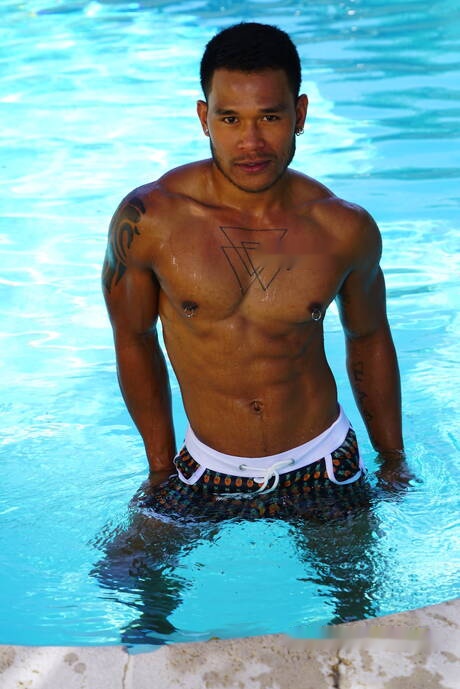 Asian bull Trevor Northman get naked and showing his ass at pool