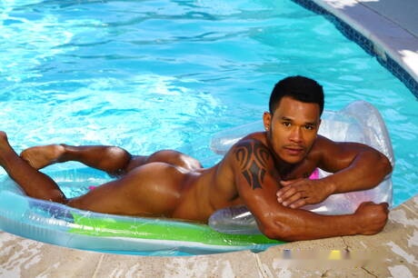Asian bull Trevor Northman get naked and showing his ass at pool