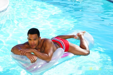 Asian bull Trevor Northman get naked and showing his ass at pool