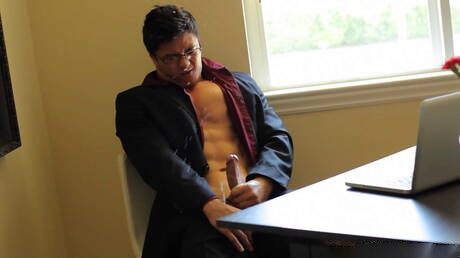 Oriental muscular Peter Le wanking outdoor