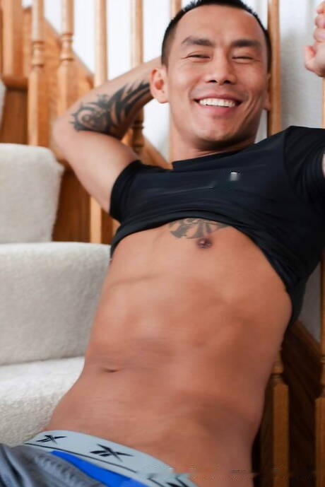 Oriental hunky guy Keni Styles posing naked