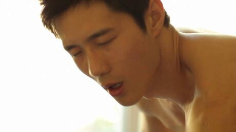 Asian bull Peter Le posing naked and showing hot ass outdoor