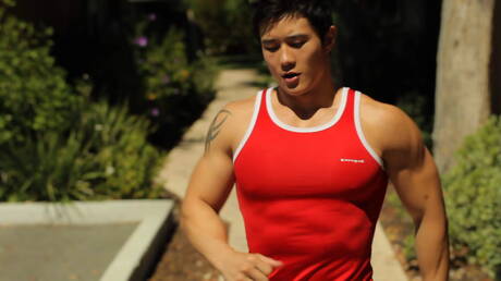 Asian bull Peter Le posing naked and showing hot ass outdoor