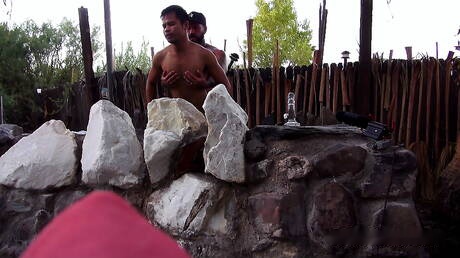 Jaycee, bien formado, y el galán John Rene en una acción homosexual caliente en la piscina