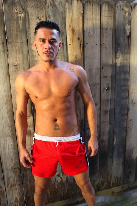 Oriental bodybuilder Damian Dragon fuck ass after sucking dick outdoor