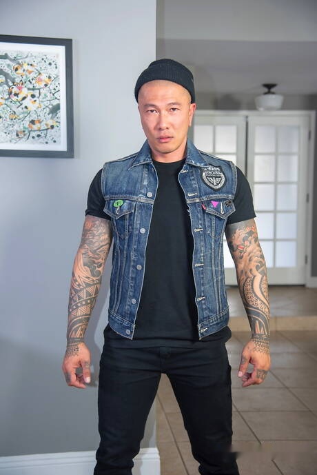 Peter Fever: Nice american guys muscular Axel Abysse and bull Damian Dragon have a good anal sex with fisting