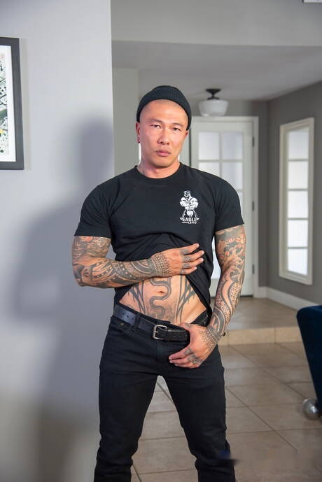 Nice american guys muscular Axel Abysse and bull Damian Dragon have a good anal sex with fisting