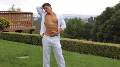 Oriental bull Peter Le undressing and showing tight butt outdoor