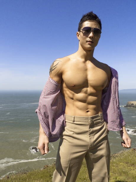 Asian bull Peter Le get naked and showing hot ass outdoor