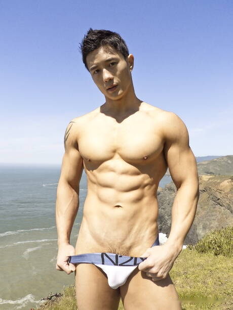 Asian bull Peter Le get naked and showing hot ass outdoor