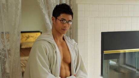 Asian bodybuilder Peter Le masturbating in bathroom