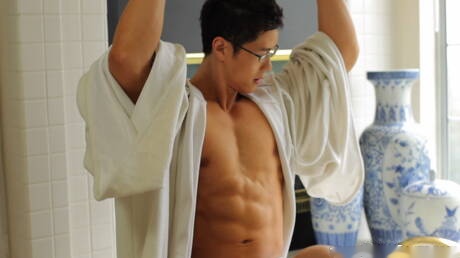 Asian bodybuilder Peter Le masturbating in bathroom