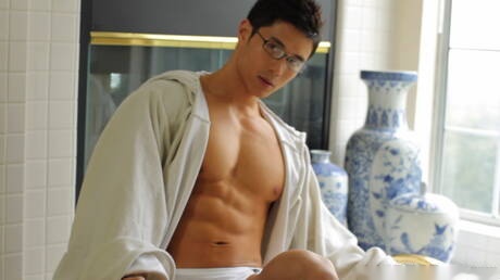 Asian bodybuilder Peter Le masturbating in bathroom