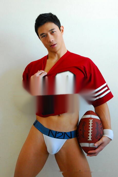 American footbaler Peter Le posing nude and showing tight butt in uniform