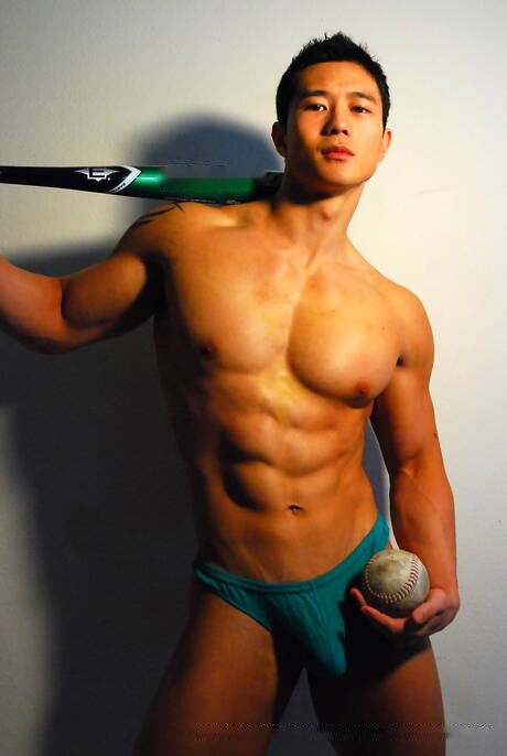 Asian strong bull Peter Le undressing and showing nice ass