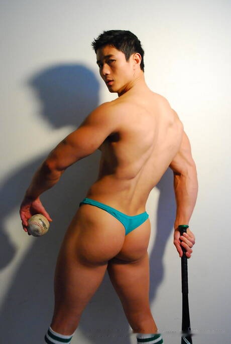 Asian strong bull Peter Le undressing and showing nice ass
