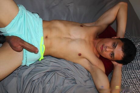 Muskularny Max Blairwood i orientalny, silny byk Jessie Lee kochają się