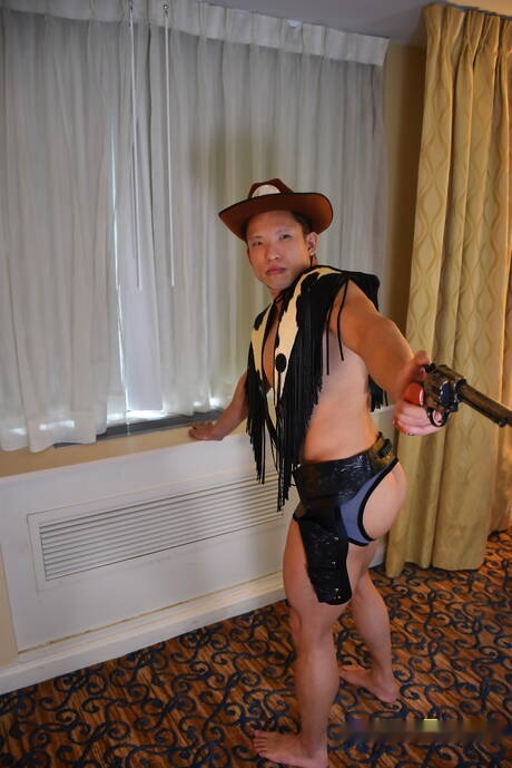 Jake Perez and oriental muscular Jessie Lee in hard anal sex