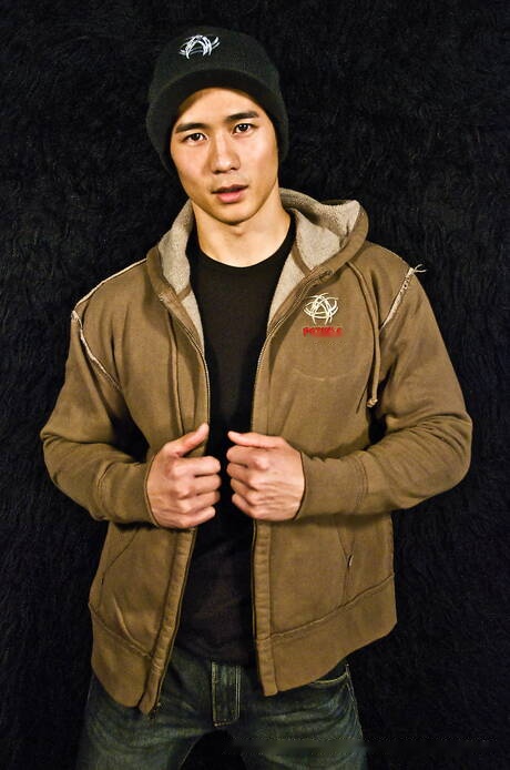 Oriental strong bull Peter Le posing nude and showing his ass