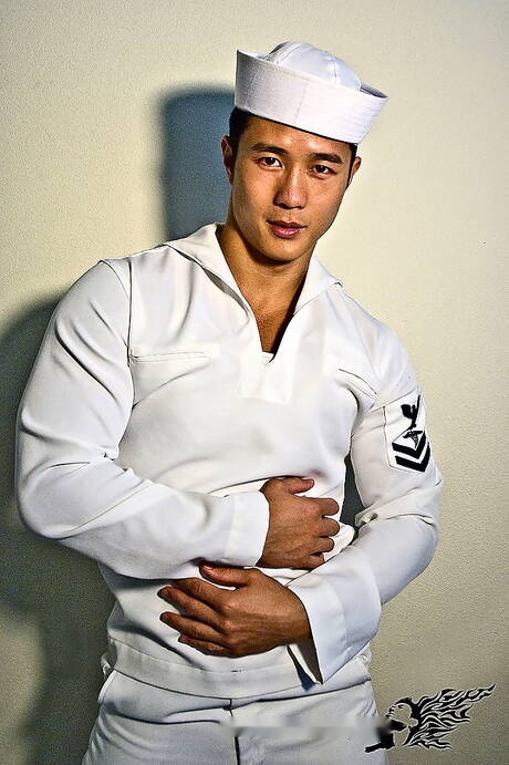 Oriental muscular Peter Le shows a sturdy body