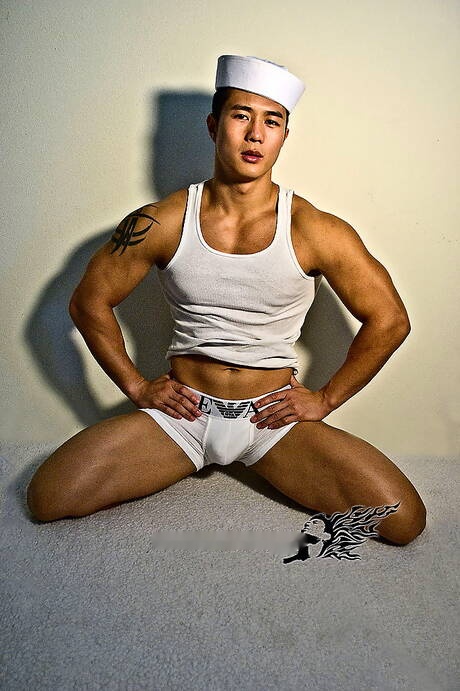 Oriental muscular Peter Le shows a sturdy body