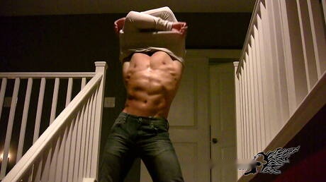 El fuerte toro oriental Peter Le muestra un cuerpo robusto