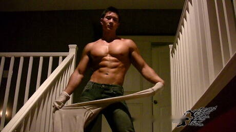 El fuerte toro oriental Peter Le muestra un cuerpo robusto