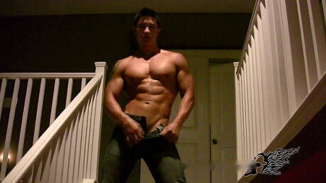 El fuerte toro oriental Peter Le muestra un cuerpo robusto