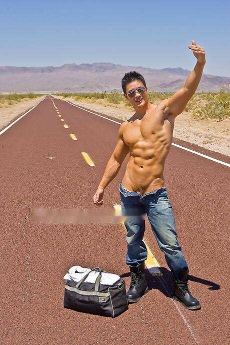 Oriental strong bull Peter Le shows a sturdy body outside