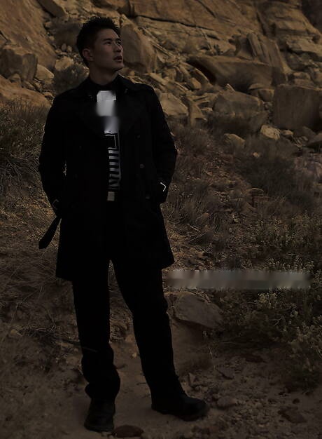 Oriental strong bull Peter Le take off his clothes outdoor