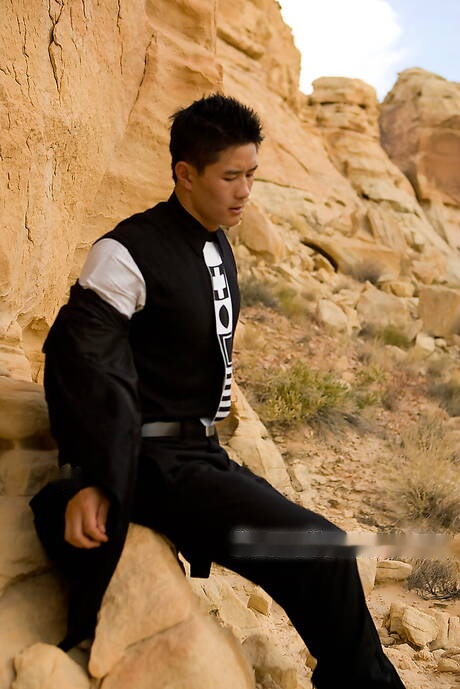 Oriental strong bull Peter Le take off his clothes outdoor