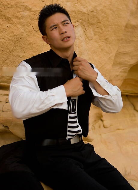 Oriental strong bull Peter Le take off his clothes outdoor