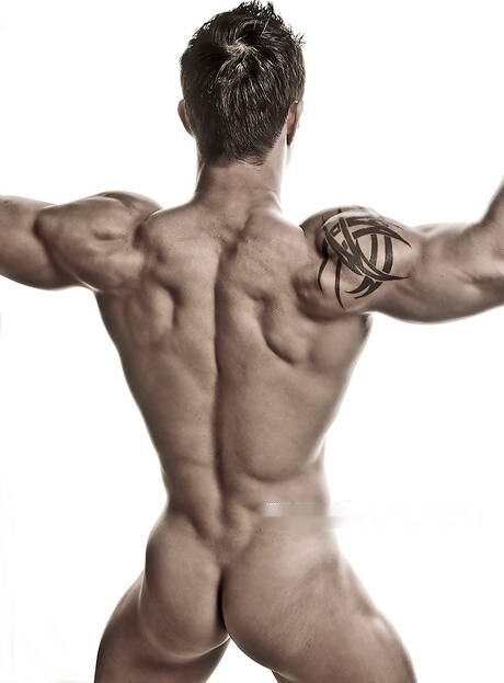 Asian bodybuilder Peter Le posing naked and showing his butt