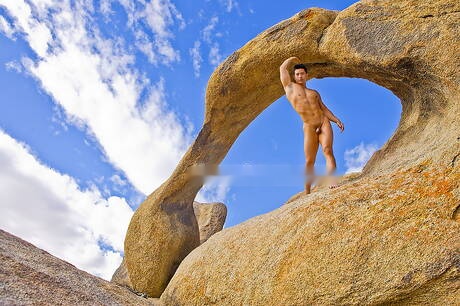 Oriental strong bull Peter Le shows a perfect body outside