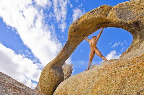 Le taureau oriental fort Peter Le montre un corps parfait à l