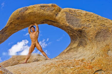 Le taureau oriental fort Peter Le montre un corps parfait à l