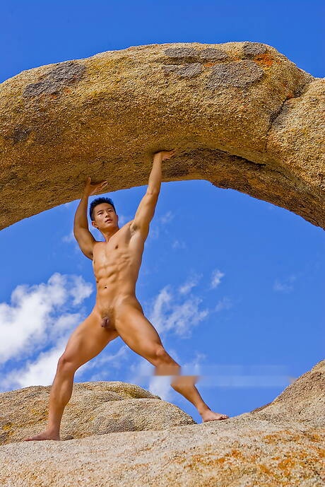 Le taureau oriental fort Peter Le montre un corps parfait à l