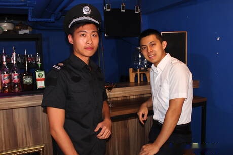 Beefcake Bobby and beefy Hen fuck ass after sucking dick