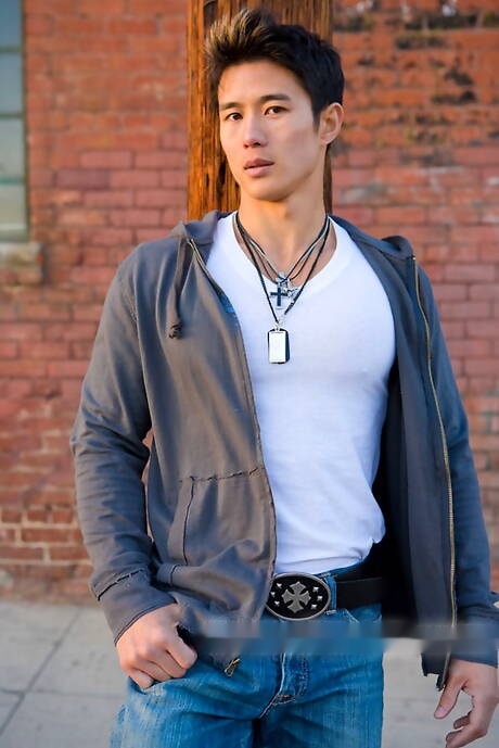 Asian strong bull Peter Le take off his clothes outside