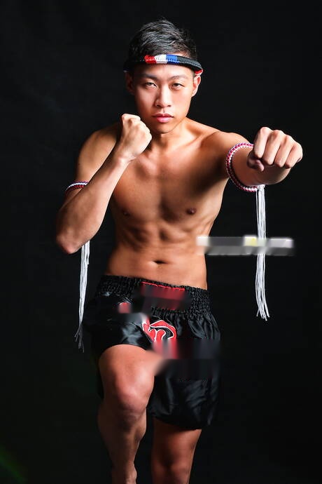 Peter Fever: Husky guy Don and muscular Hen shows a perfect body