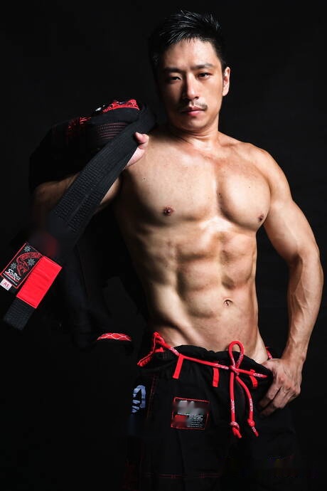 Peter Fever: Husky guy Fu and asian bull Duncan Ku Aka Gunryu posing naked