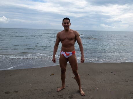 El guapo Fuji y el sensual Ryuji se chupan y se follan mutuamente en la ducha caliente