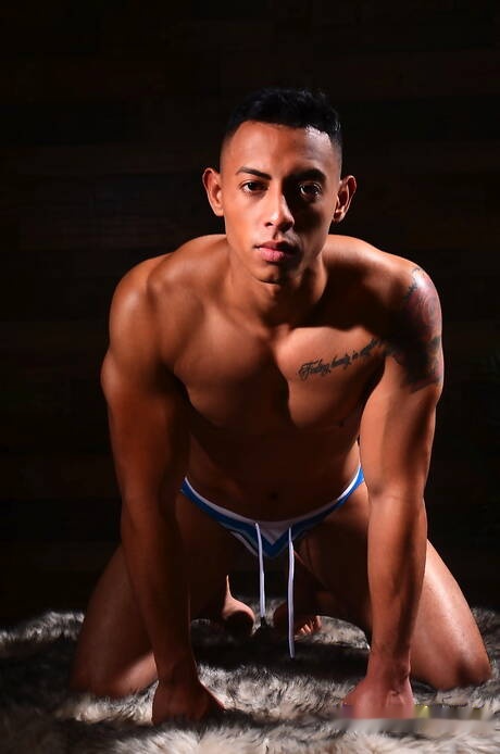 Asian strongman Carter James jerk off