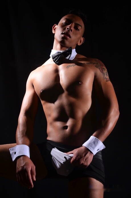 Asian strongman Carter James jerk off