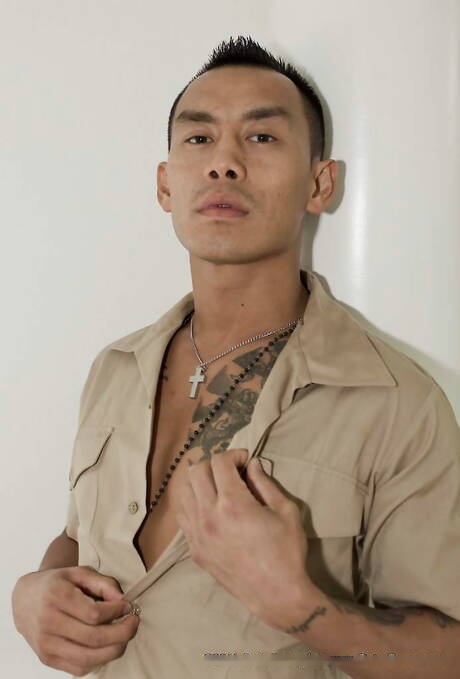 Oriental beautiful boy Keni Styles shows a perfect body