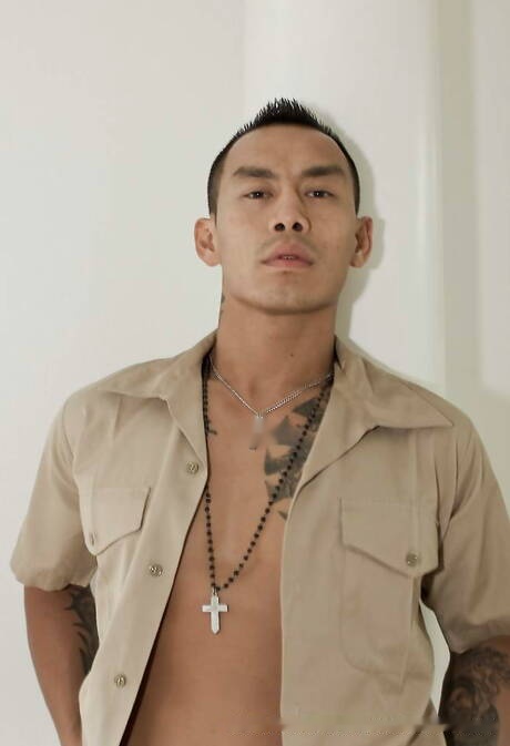 Oriental beautiful boy Keni Styles shows a perfect body